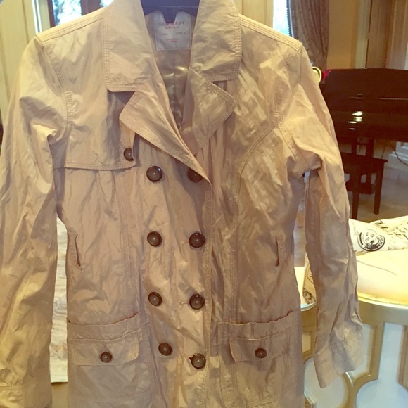 Rain jacket is - Picture 1 of 4